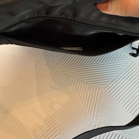 Foldie Crossbody Bag NWT Fanny Pack BLACK Nylon Travel RFID Black - Picture 8 of 10